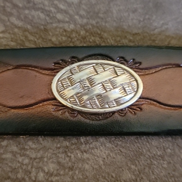Vtg RED LEATHER 1996 Floral Tooled Basket Weave Concho Leather Belt main image 4
